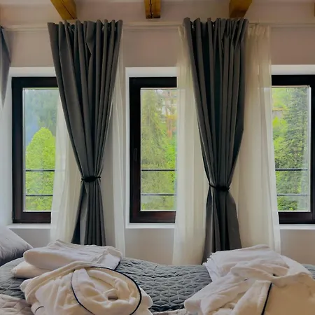 Mezinska Jacuzzi Sauna ヴィラ *