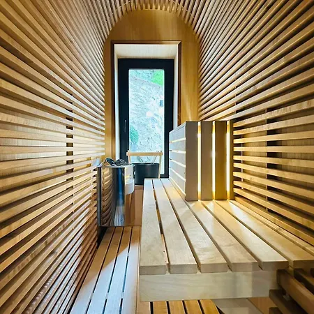 Mezinska Jacuzzi Sauna ヴィラ