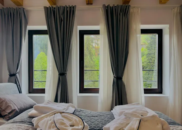 Mezinska Jacuzzi Sauna Villa *