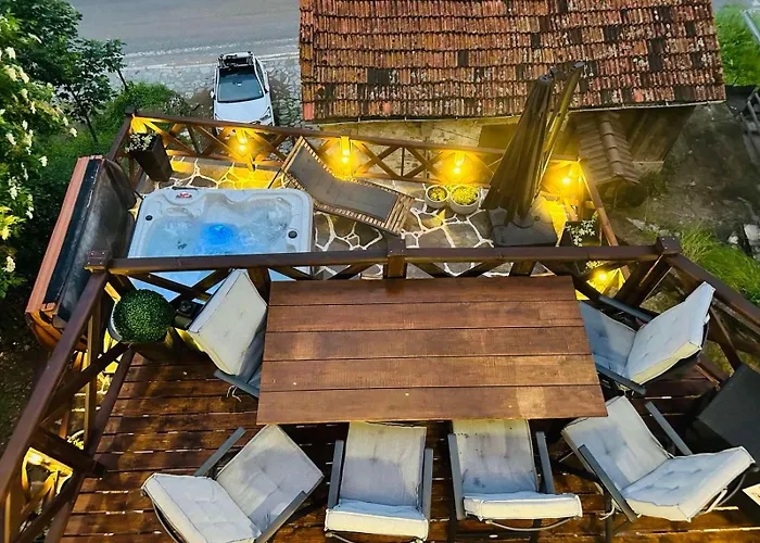 Mezinska Jacuzzi Sauna ヴィラ